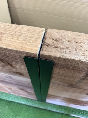 Sleeper retainer wall - wall, posts